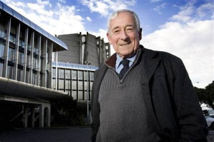 
Former Mayor of Wellington, Sir Michael Fowler, dies at 92 