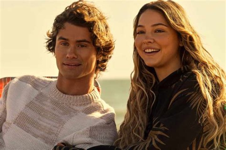 Is Madelyn Cline Lesbian? Why She Broke Up with Chase Stokes?