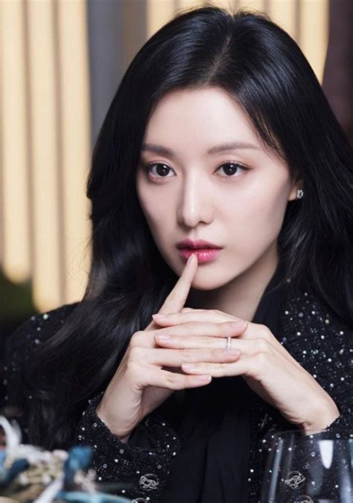 Kim Ji-won Height, Weight, Net Worth, Age, Birthday, Wikipedia, Who, Nationality, Biography