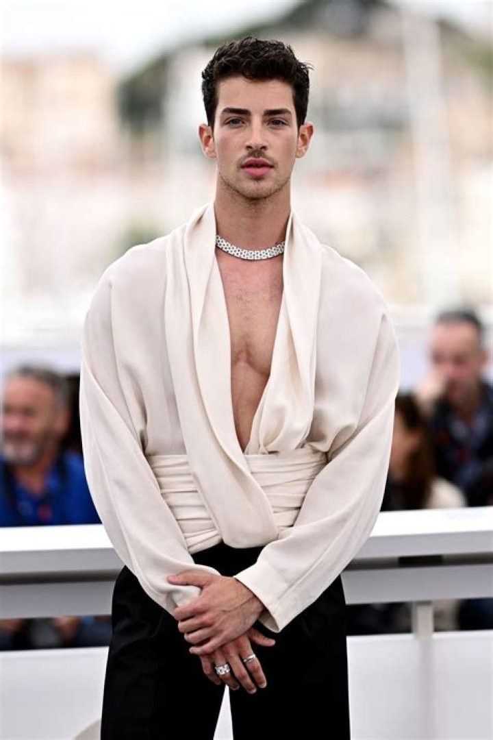 Manu Ríos Height, Weight, Net Worth, Age, Birthday, Wikipedia, Who, Nationality, Biography