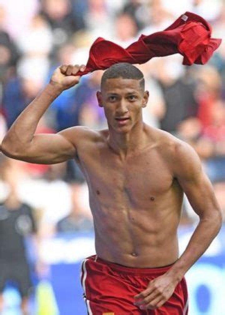 
Richarlison Height, Weight, Net Worth, Age, Birthday, Wikipedia, Who, Nationality, Biography 