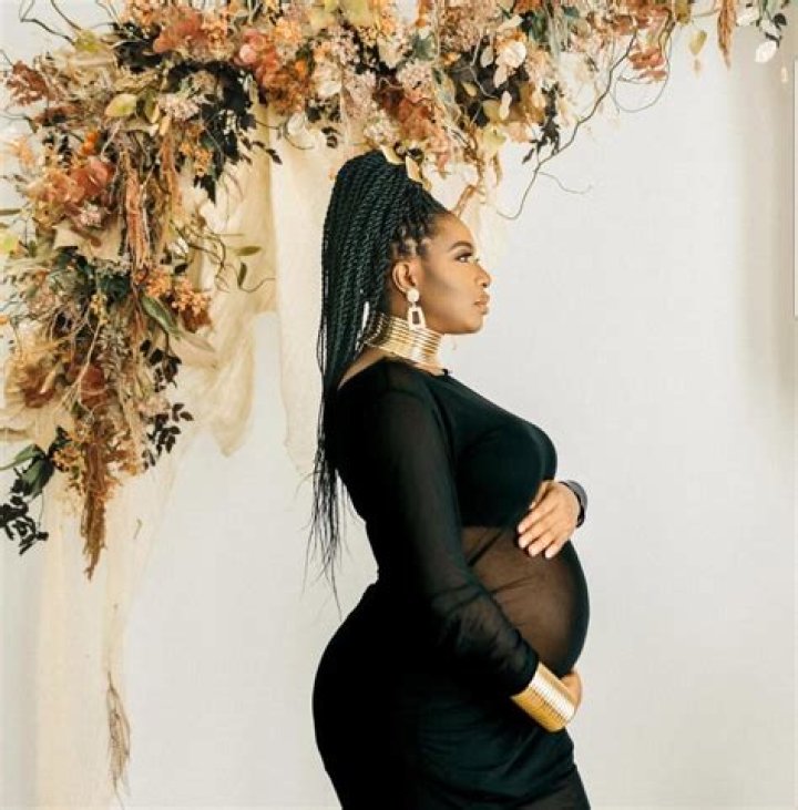Why Fans Think Leslie Picker Is Pregnant With First Child! Confusion Explained